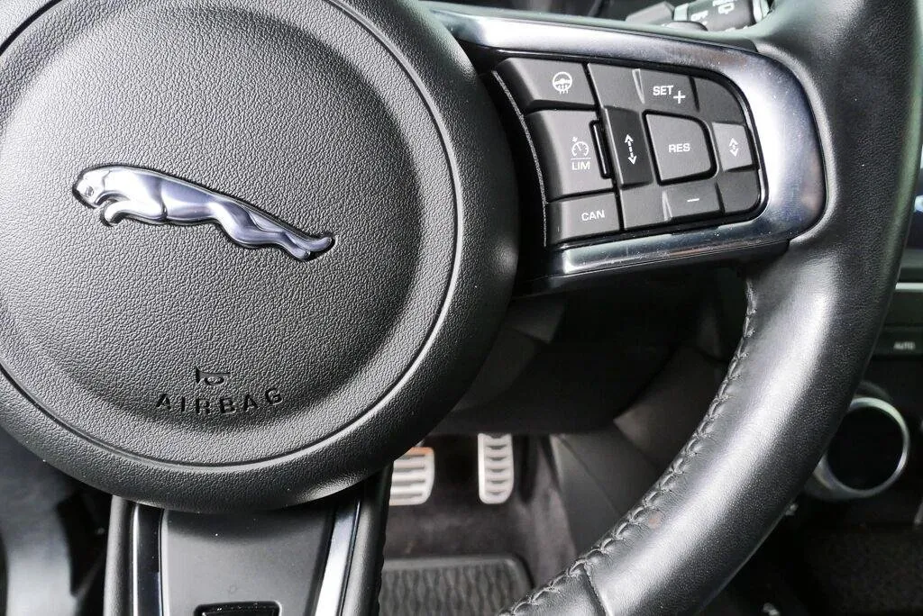 2019 Jaguar E-PACE R-Dynamic SE thumbnail 22