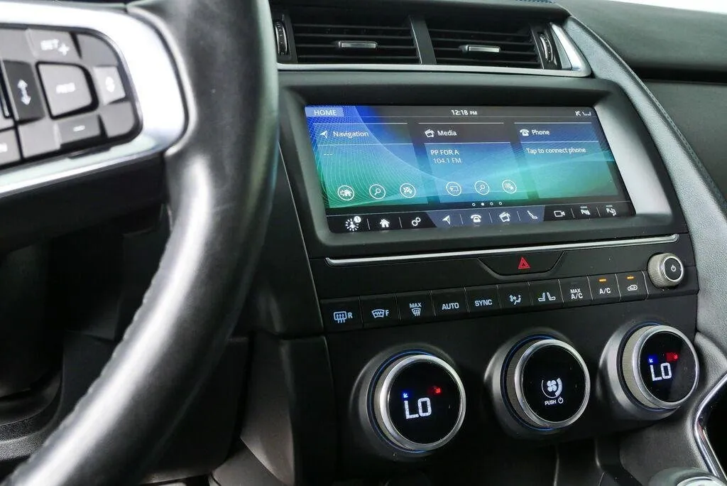 2019 Jaguar E-PACE R-Dynamic SE thumbnail 24