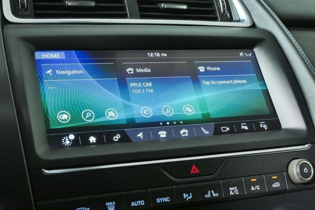 2019 Jaguar E-PACE R-Dynamic SE thumbnail 25