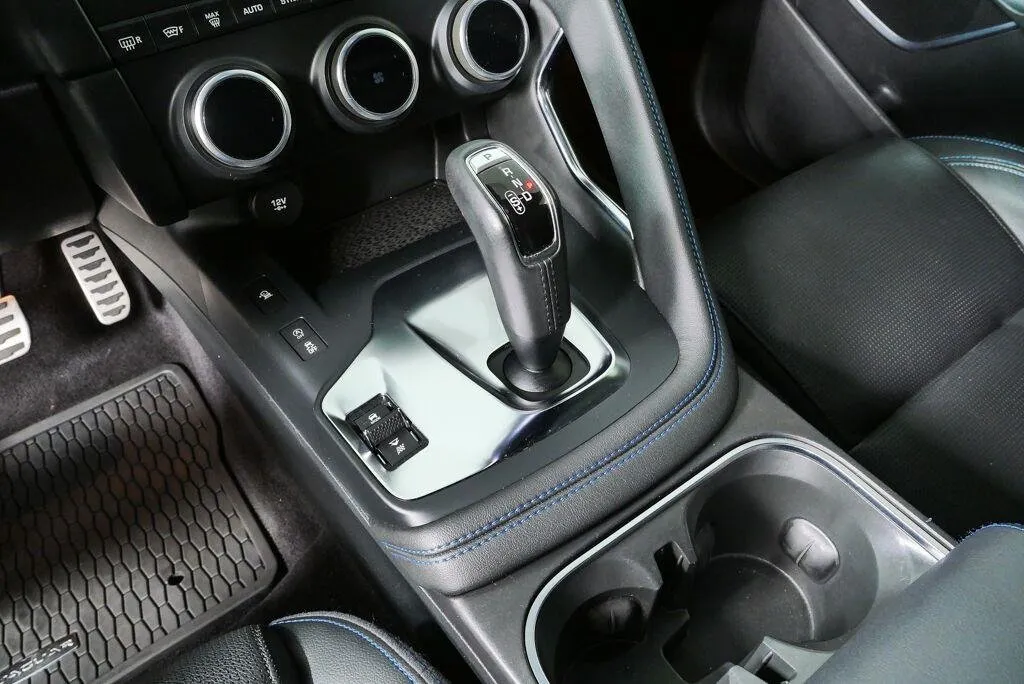 2019 Jaguar E-PACE R-Dynamic SE thumbnail 29