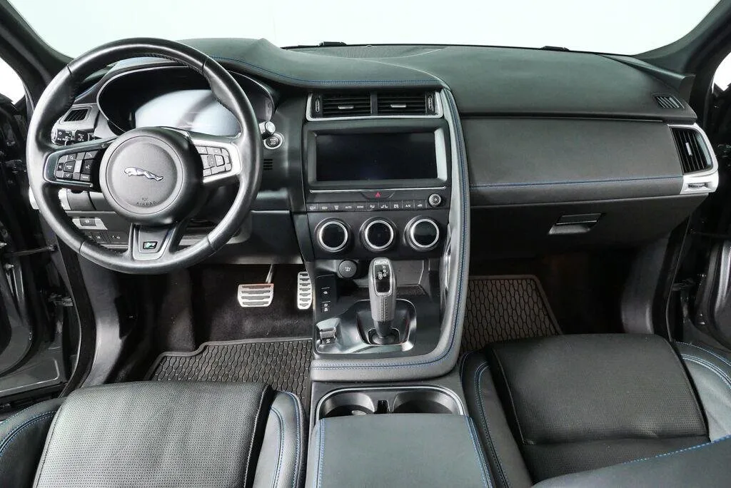 2019 Jaguar E-PACE R-Dynamic SE thumbnail 30
