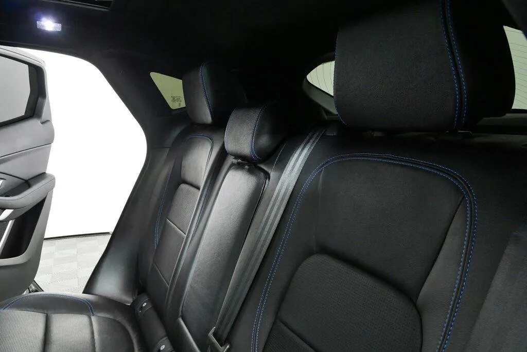 2019 Jaguar E-PACE R-Dynamic SE thumbnail 33