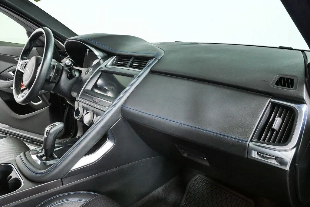 2019 Jaguar E-PACE R-Dynamic SE thumbnail 36