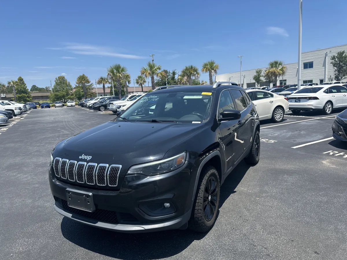 2019 Jeep Cherokee Latitude thumbnail 2