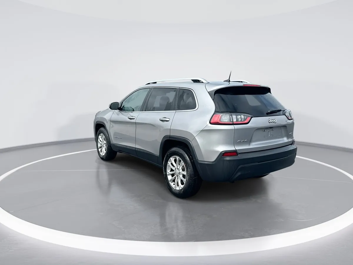 2019 Jeep Cherokee Latitude thumbnail 6