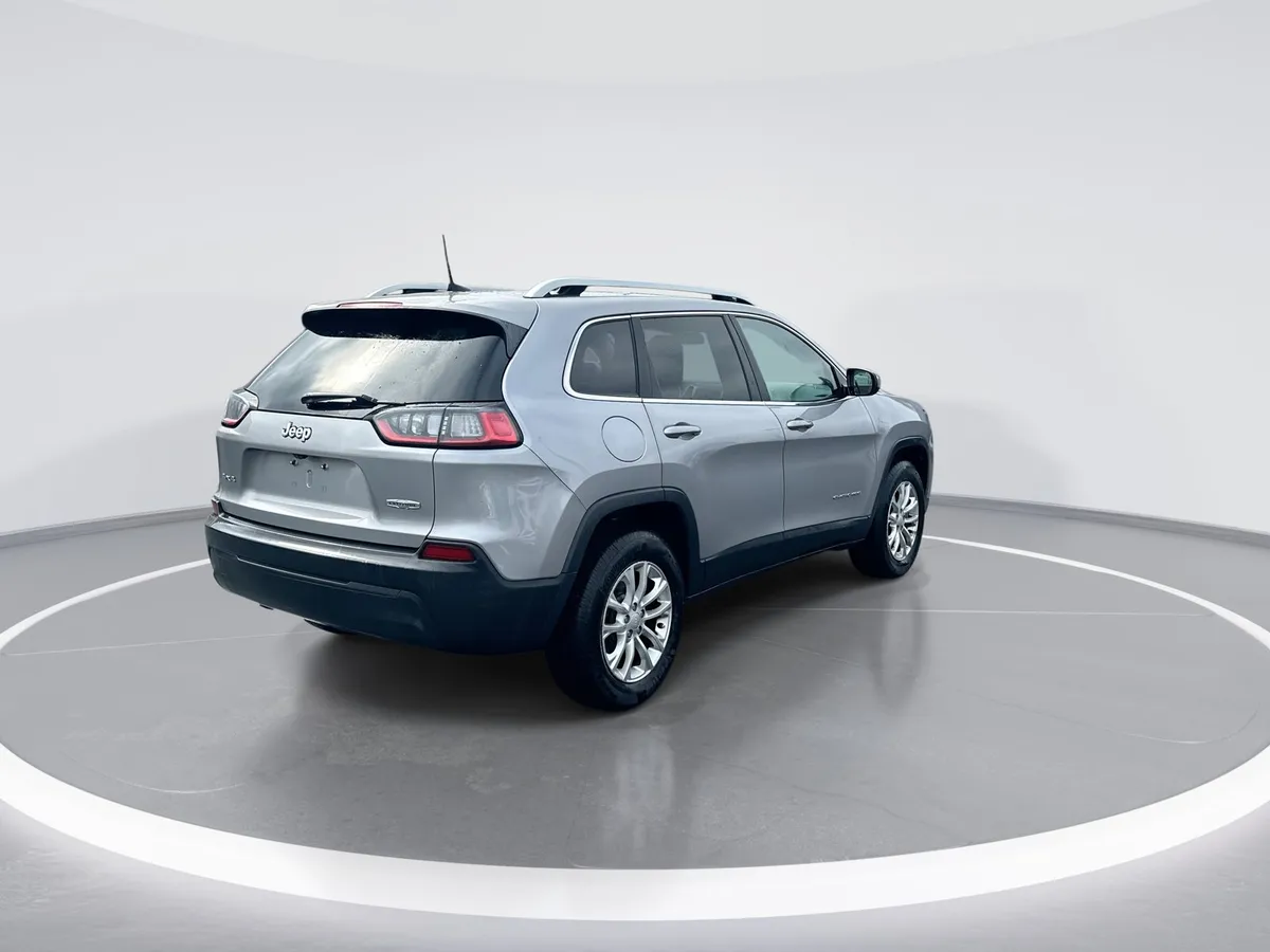 2019 Jeep Cherokee Latitude thumbnail 8