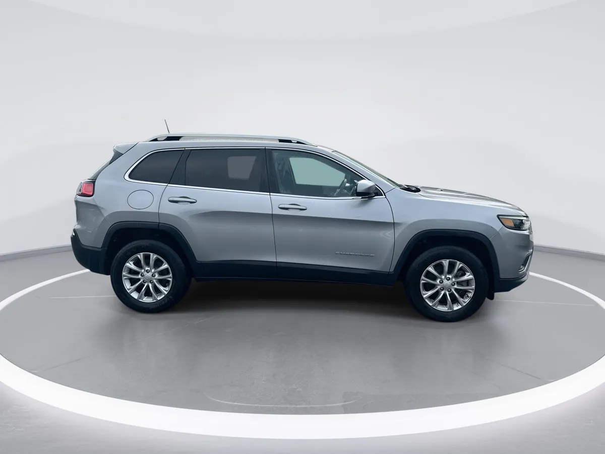 2019 Jeep Cherokee Latitude thumbnail 9