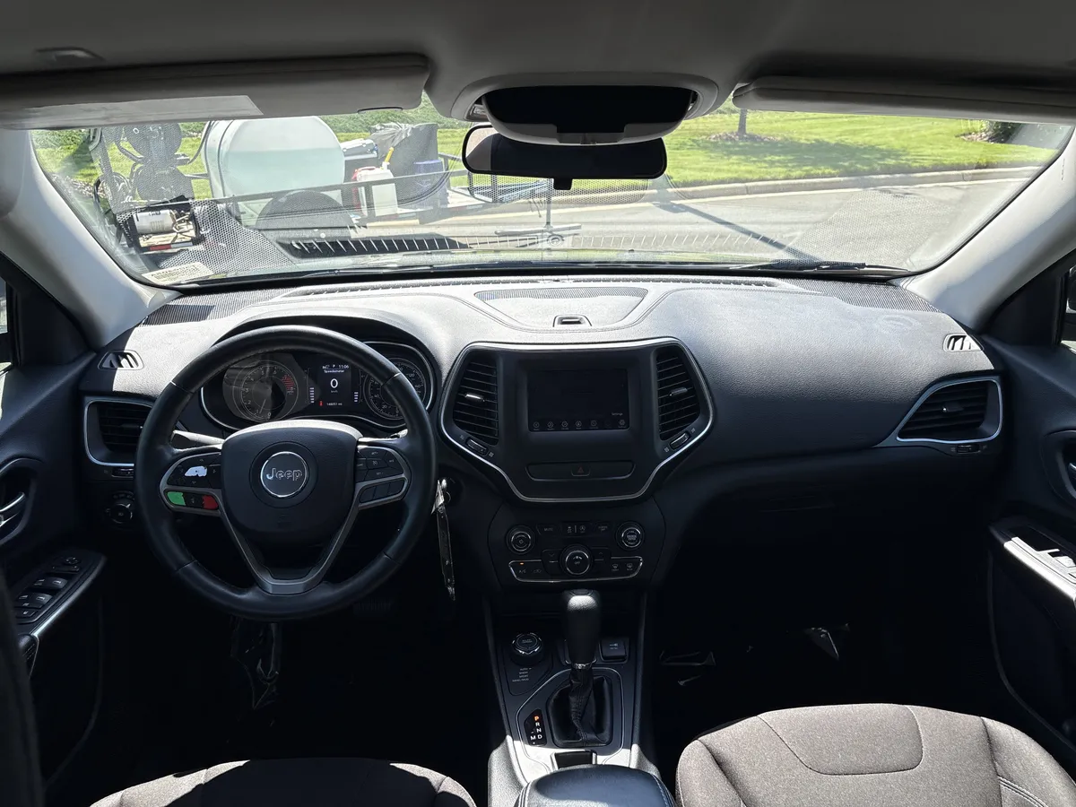 2019 Jeep Cherokee Latitude thumbnail 18
