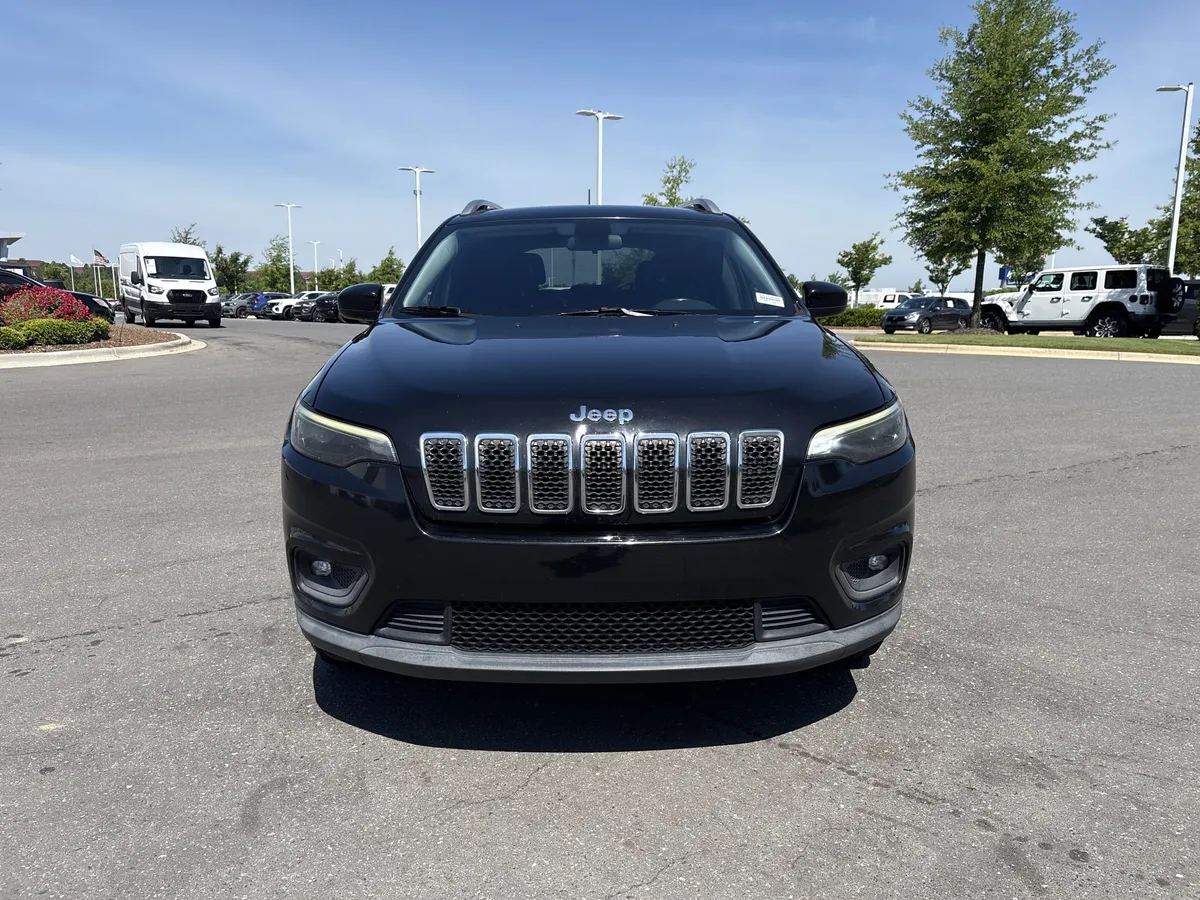 2019 Jeep Cherokee Latitude thumbnail 2
