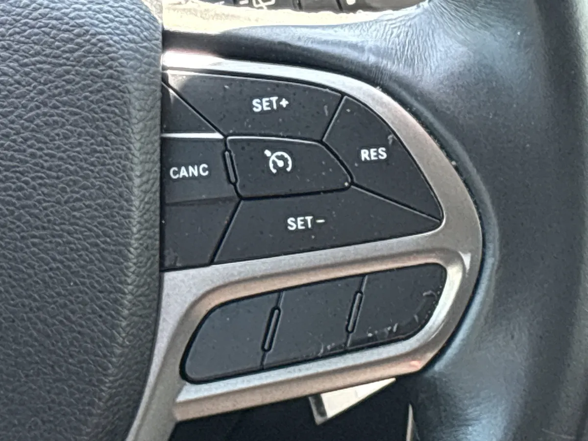2019 Jeep Cherokee Latitude thumbnail 20