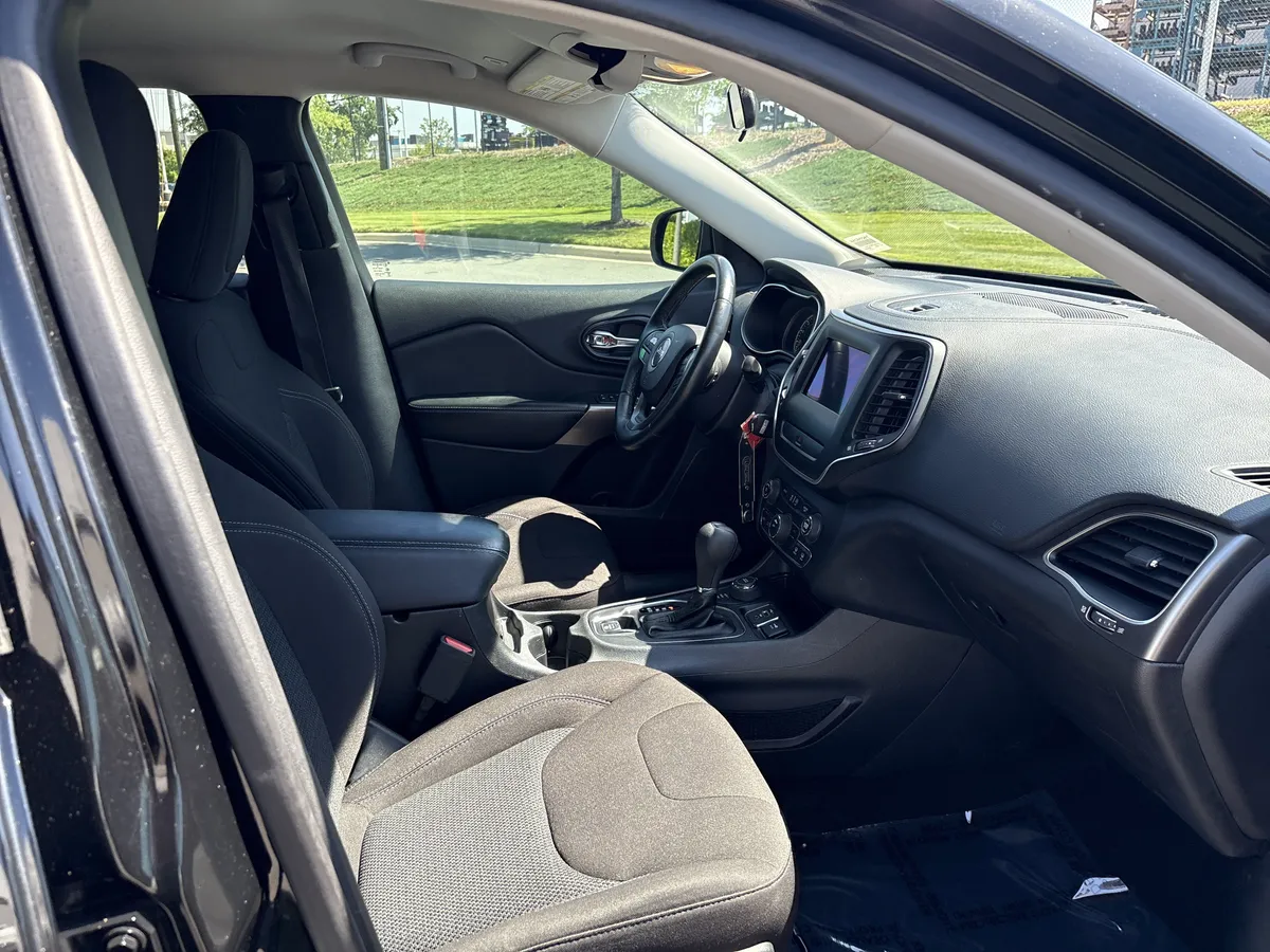 2019 Jeep Cherokee Latitude thumbnail 21