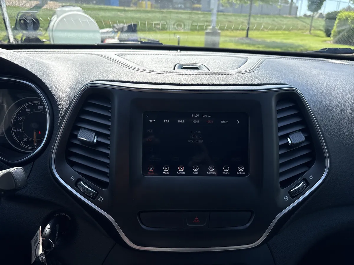 2019 Jeep Cherokee Latitude thumbnail 25