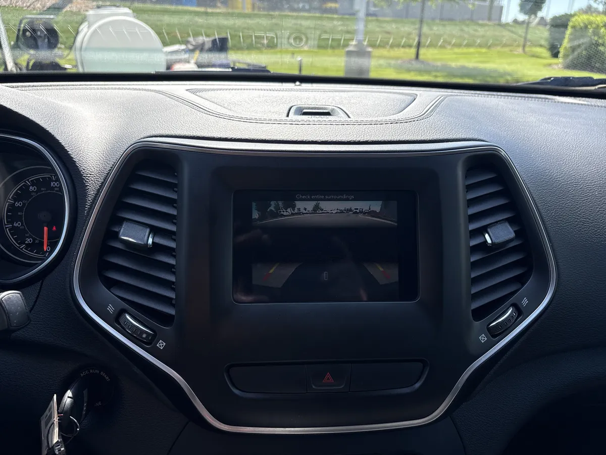 2019 Jeep Cherokee Latitude thumbnail 26