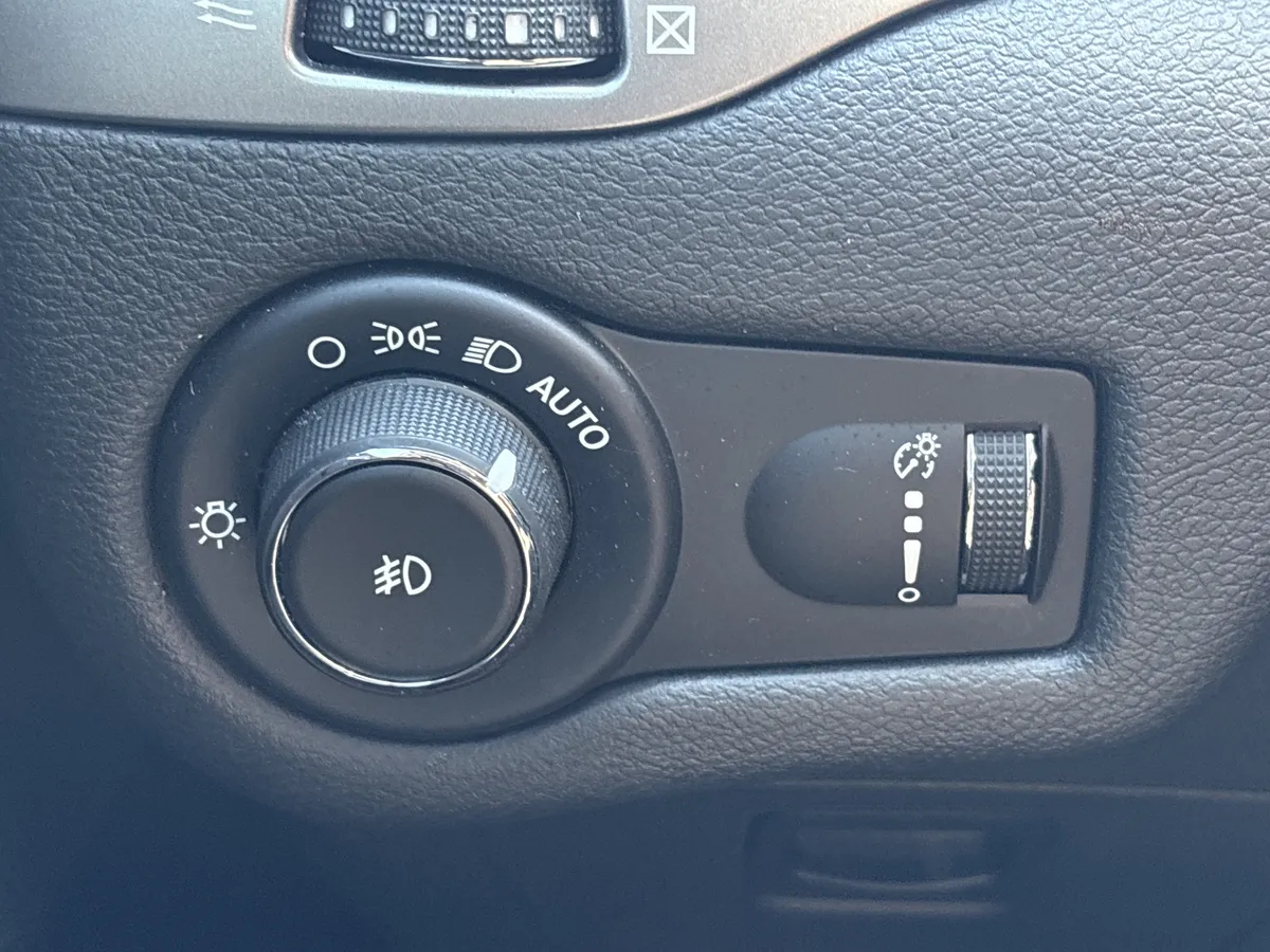 2019 Jeep Cherokee Latitude thumbnail 29
