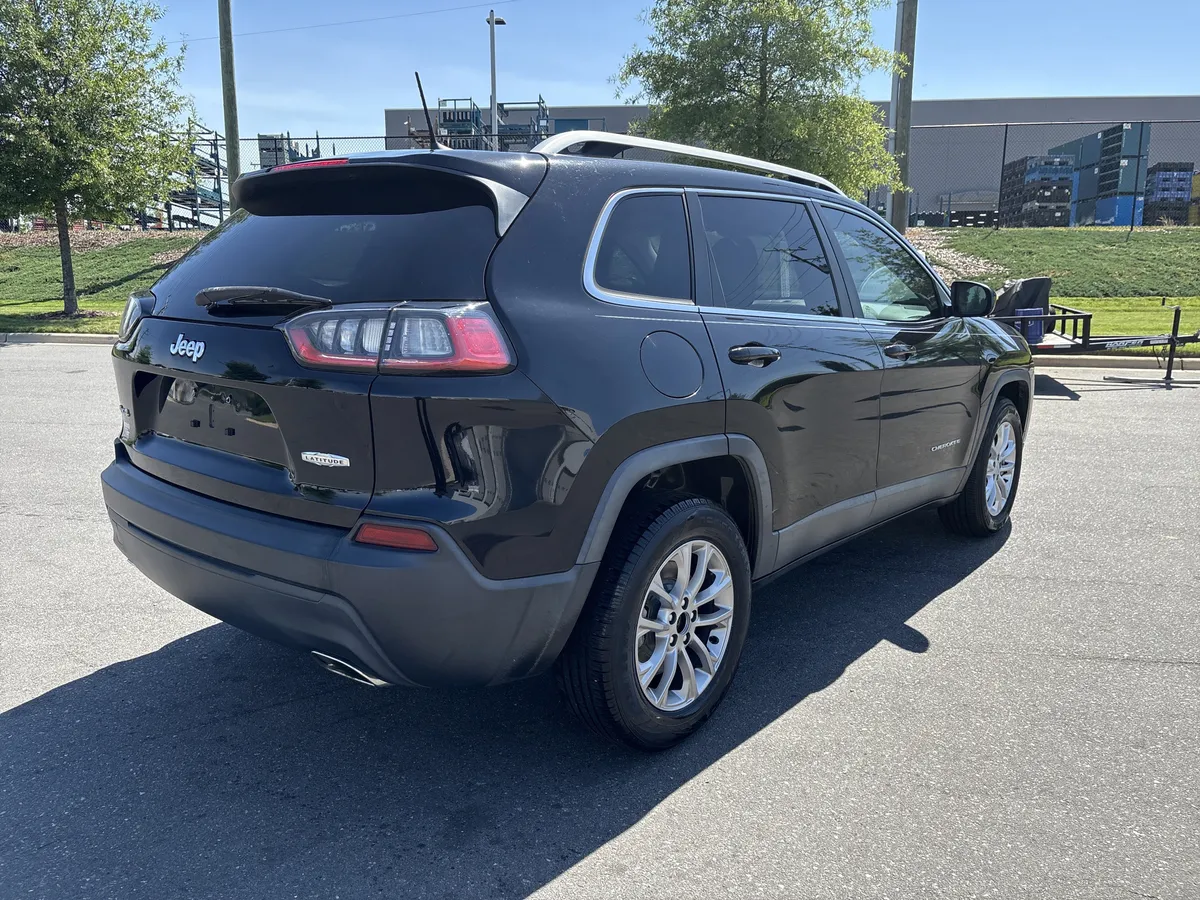 2019 Jeep Cherokee Latitude thumbnail 8