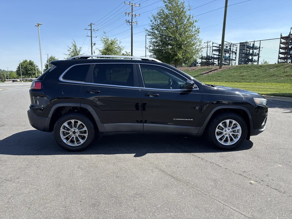 2019 Jeep Cherokee Latitude thumbnail 9