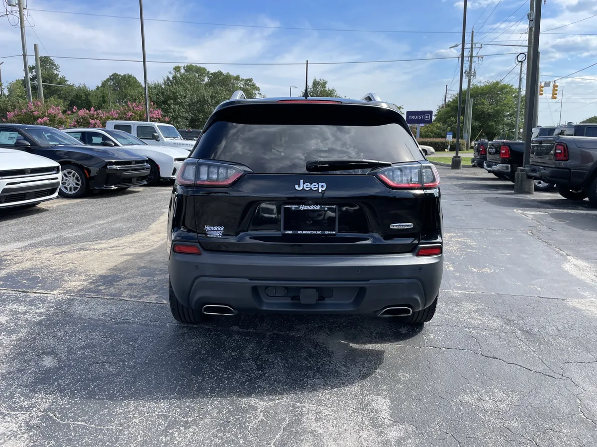 2019 Jeep Cherokee Latitude Plus thumbnail 11
