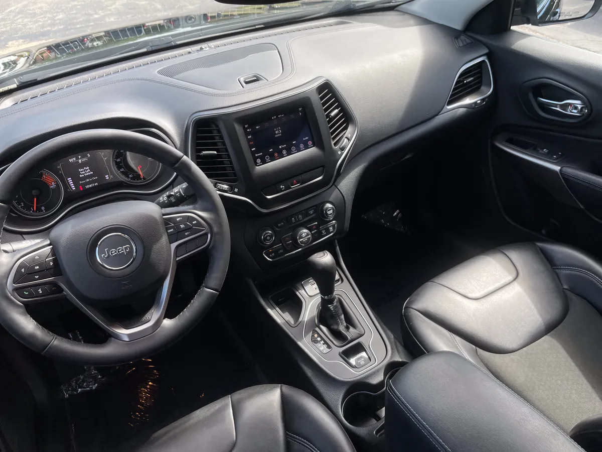 2019 Jeep Cherokee Latitude Plus thumbnail 18