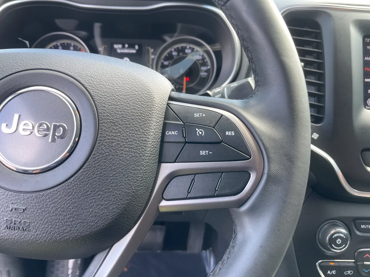 2019 Jeep Cherokee Latitude Plus thumbnail 22