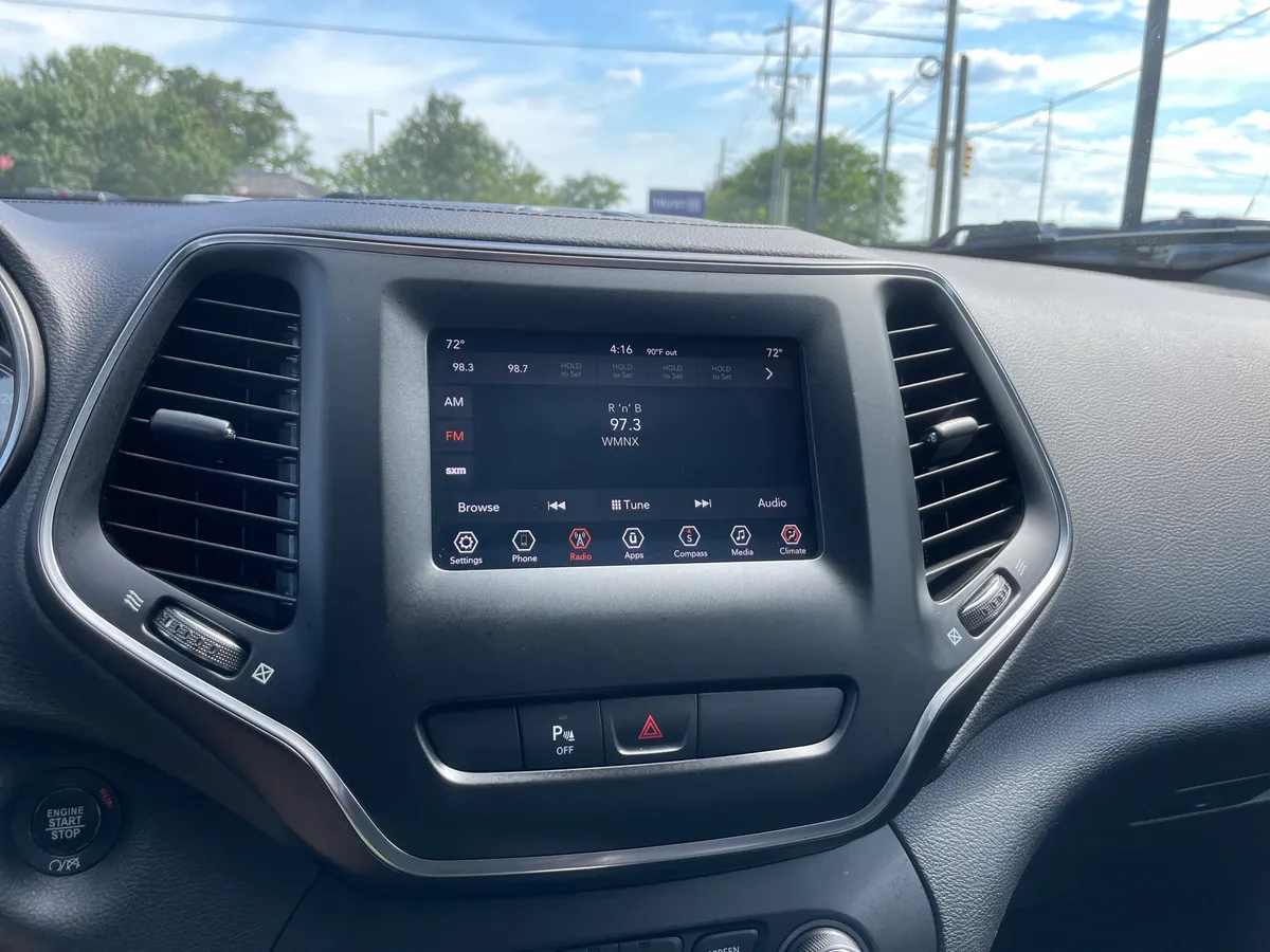 2019 Jeep Cherokee Latitude Plus thumbnail 25