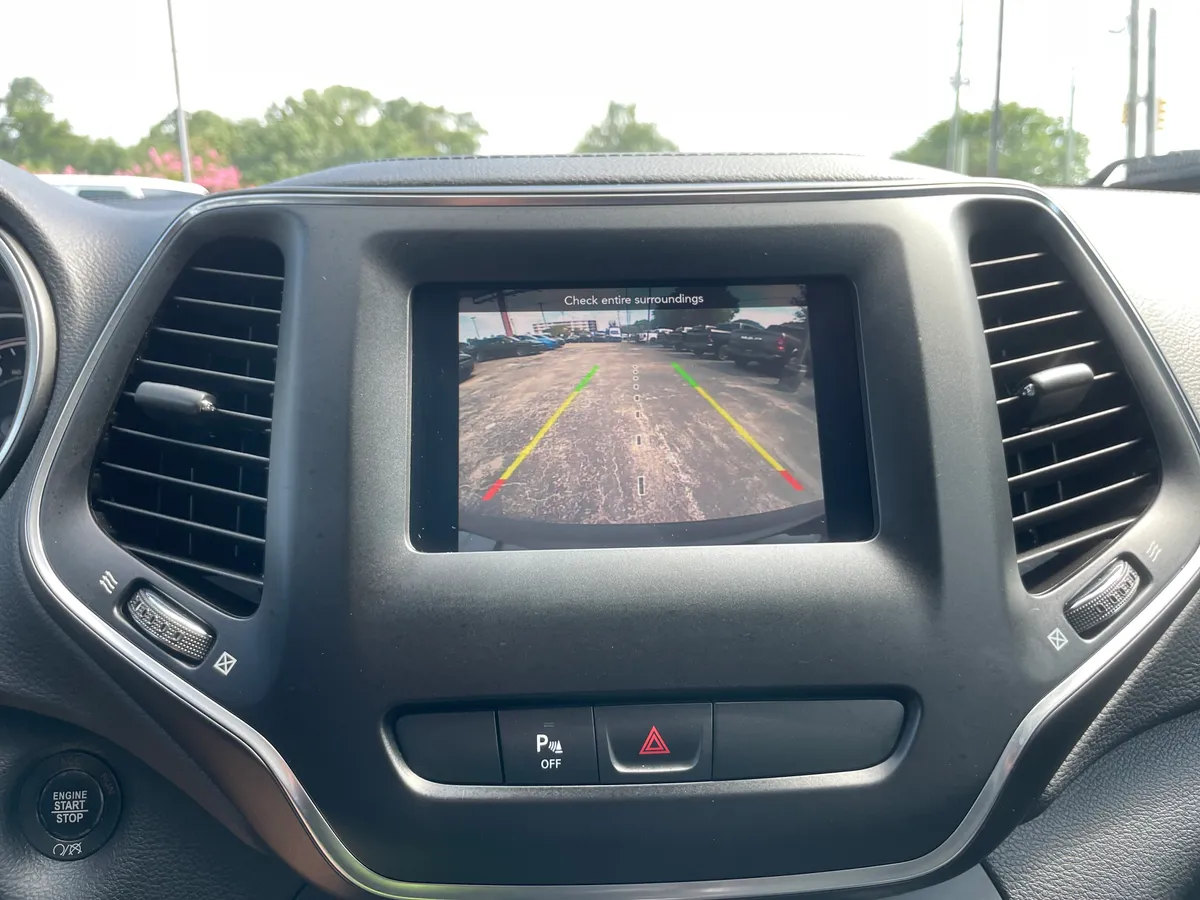 2019 Jeep Cherokee Latitude Plus thumbnail 26