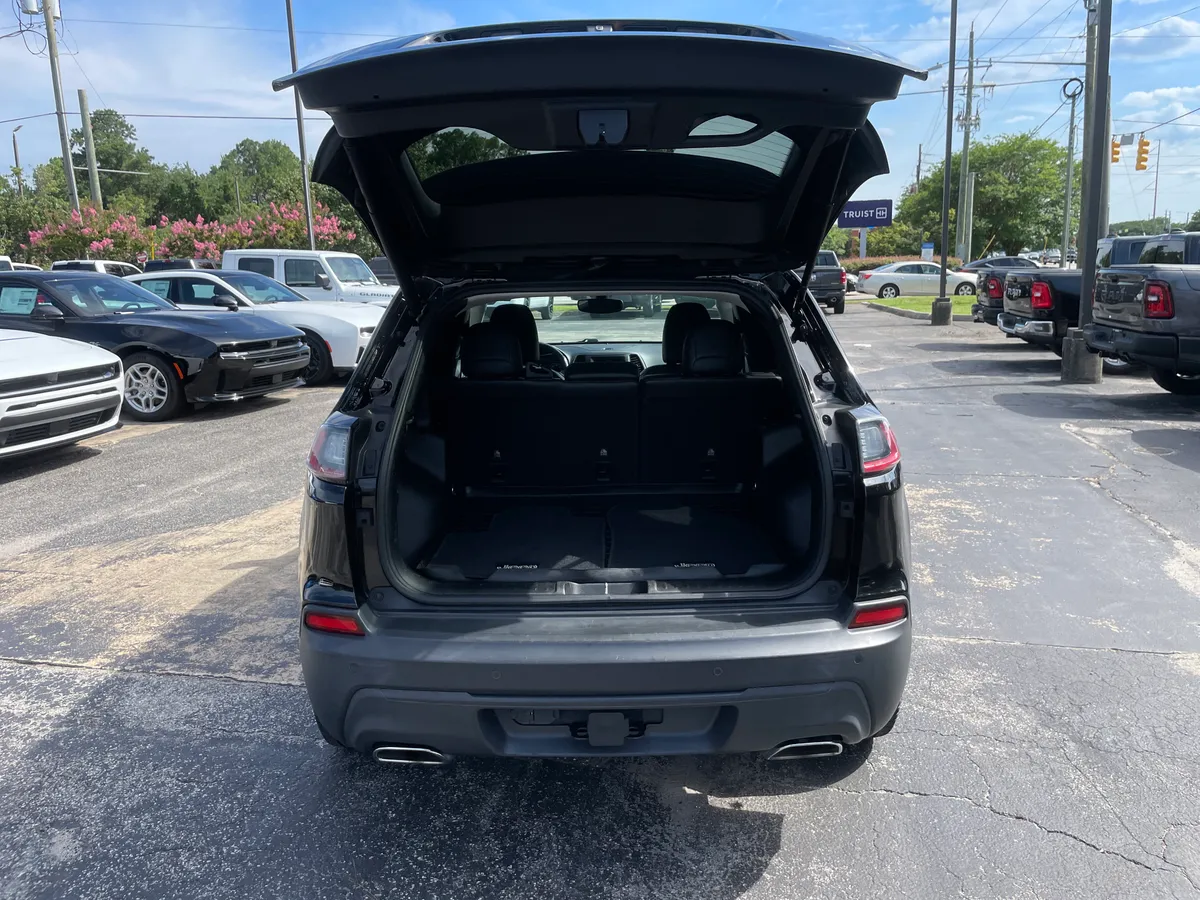 2019 Jeep Cherokee Latitude Plus thumbnail 29