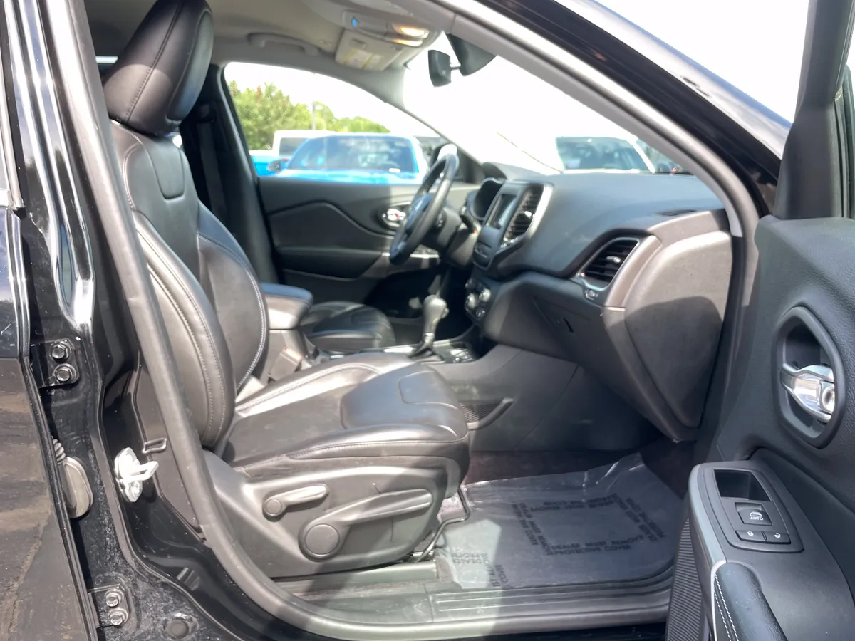 2019 Jeep Cherokee Latitude Plus thumbnail 30