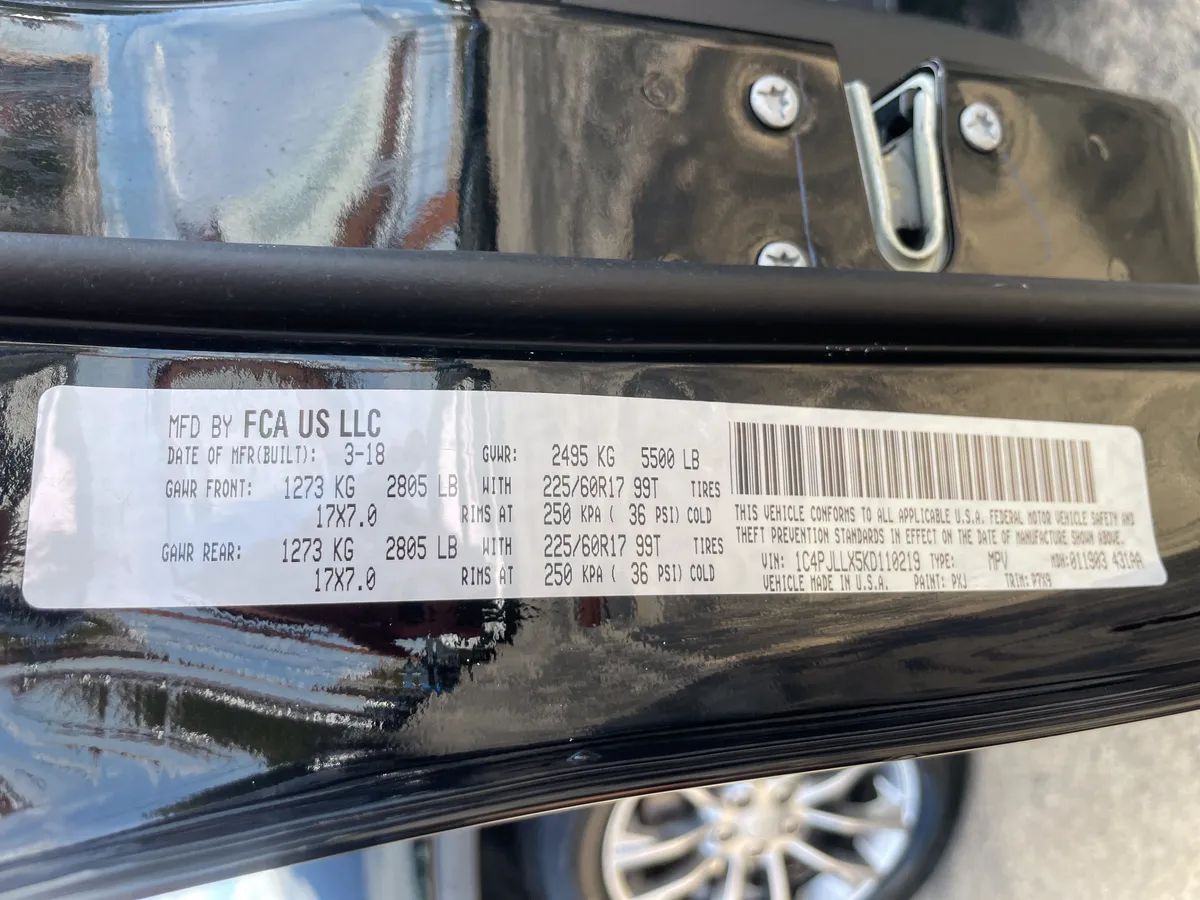 2019 Jeep Cherokee Latitude Plus thumbnail 32