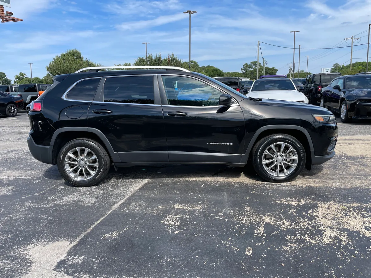 2019 Jeep Cherokee Latitude Plus thumbnail 4