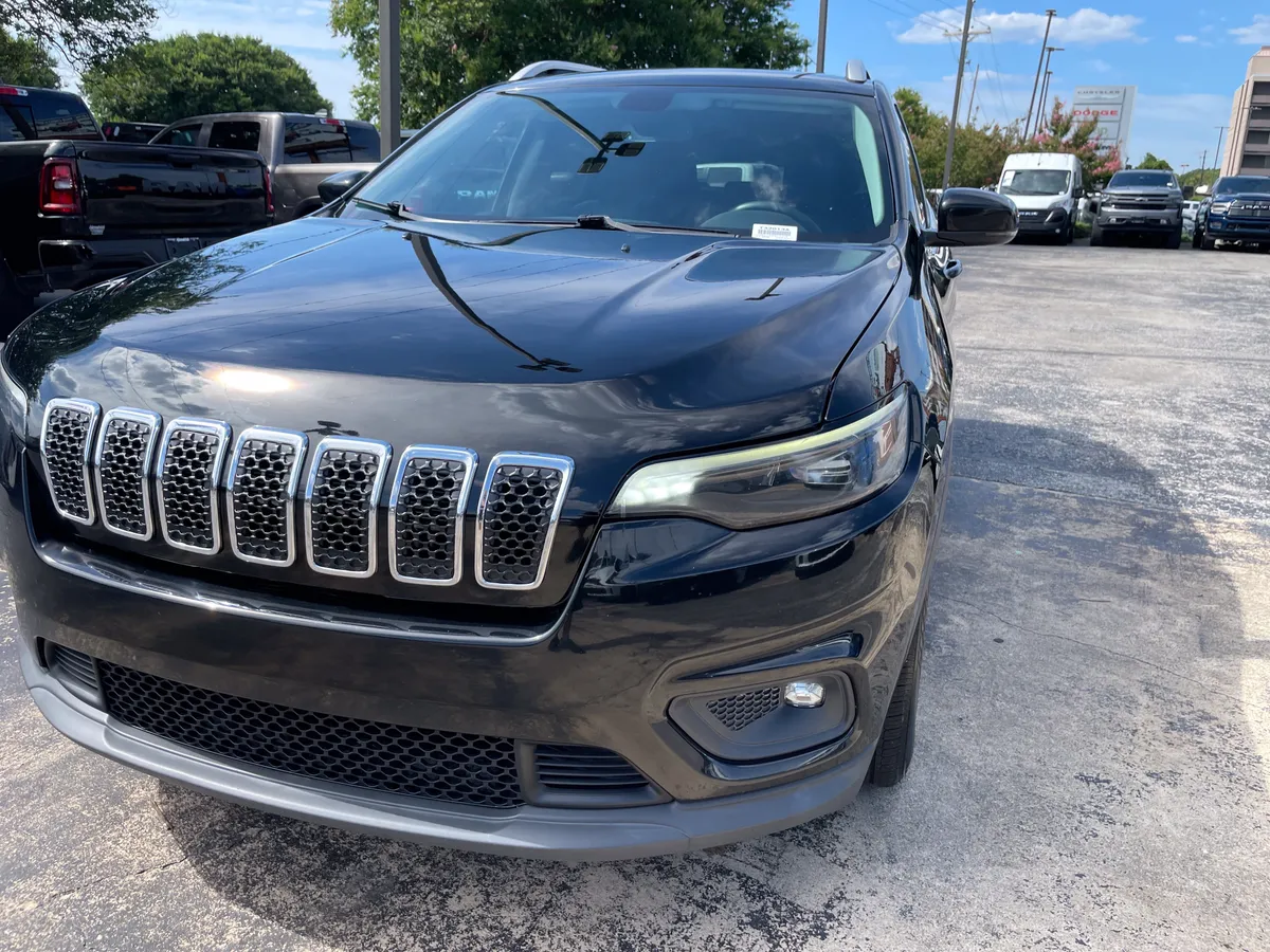 2019 Jeep Cherokee Latitude Plus thumbnail 7