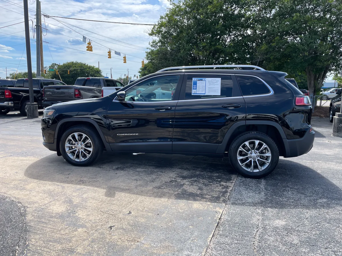 2019 Jeep Cherokee Latitude Plus thumbnail 9