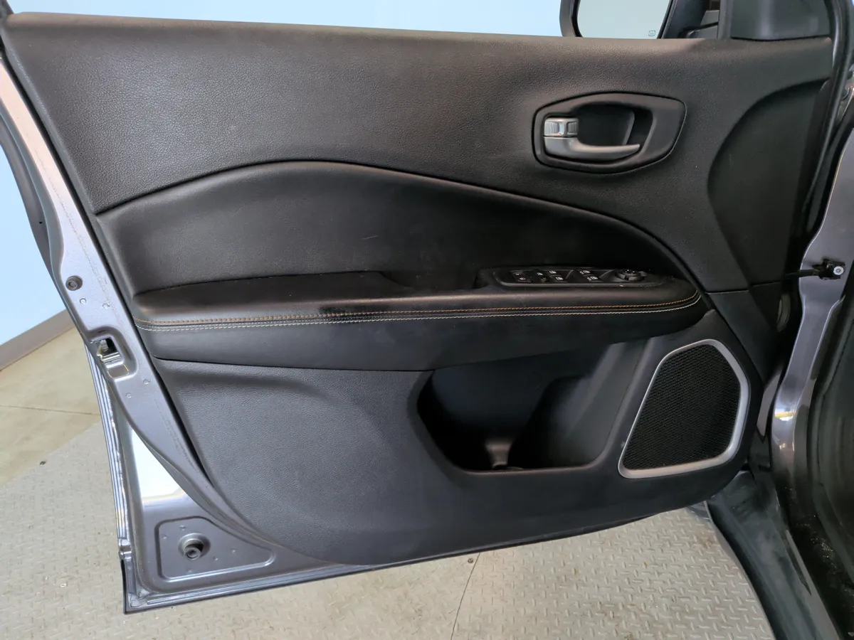 2019 Jeep Compass Latitude thumbnail 12
