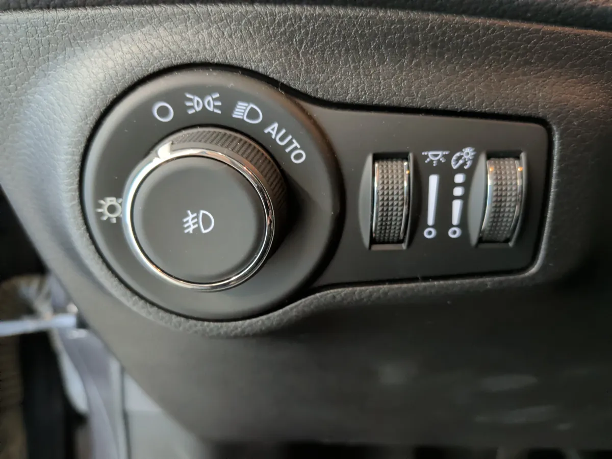 2019 Jeep Compass Latitude thumbnail 17
