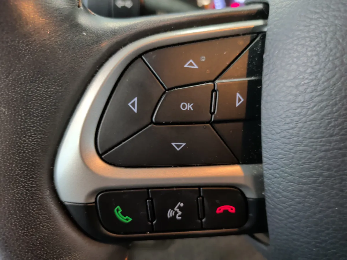 2019 Jeep Compass Latitude thumbnail 18