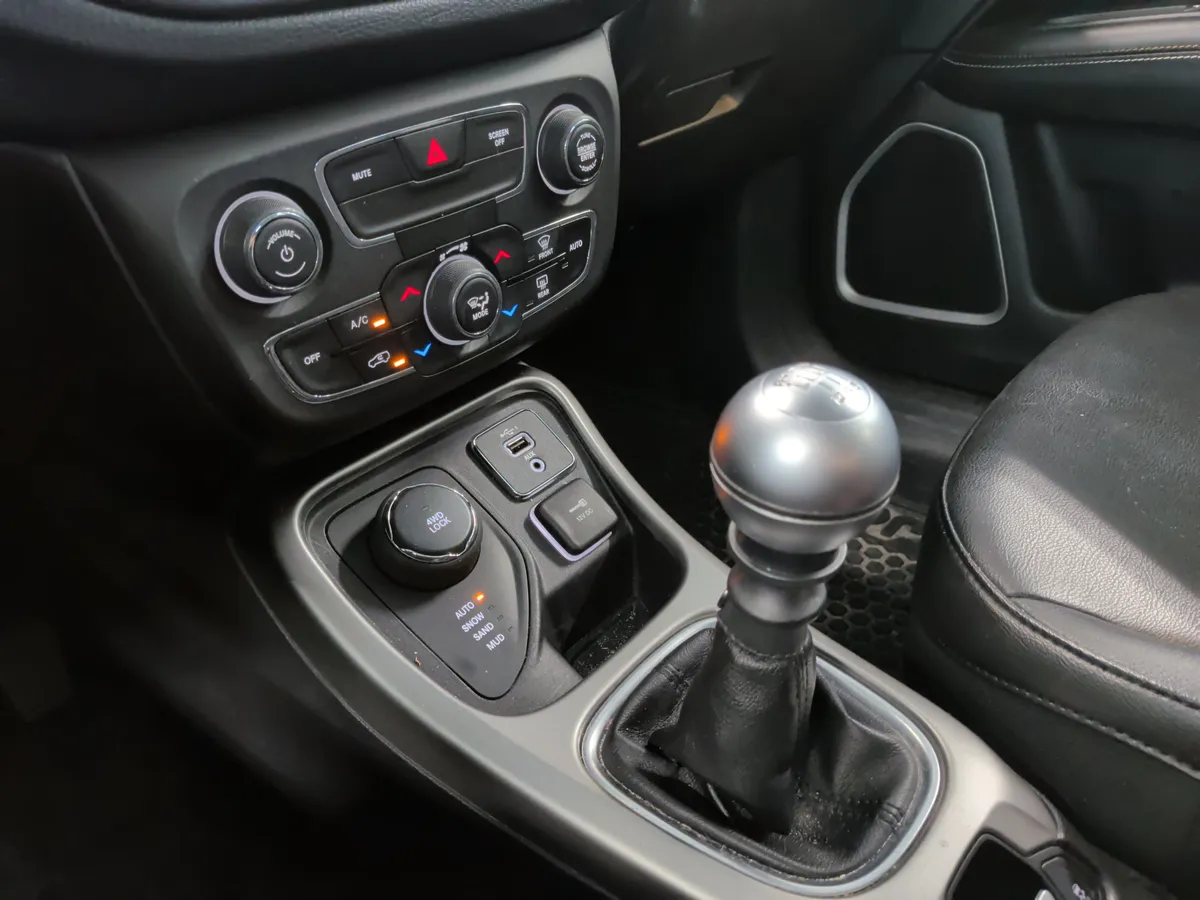 2019 Jeep Compass Latitude thumbnail 23
