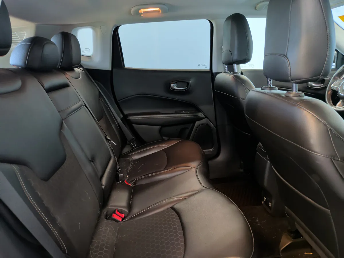 2019 Jeep Compass Latitude thumbnail 30