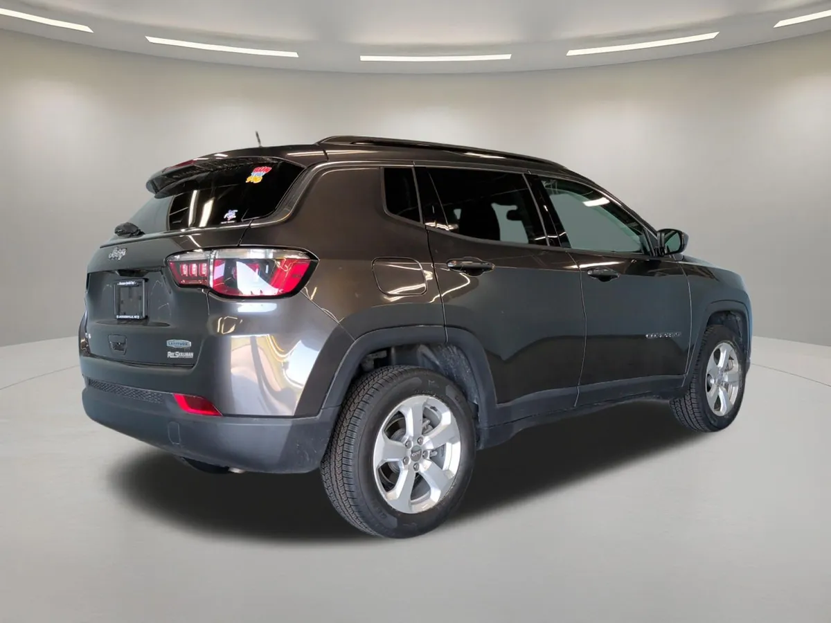2019 Jeep Compass Latitude thumbnail 9
