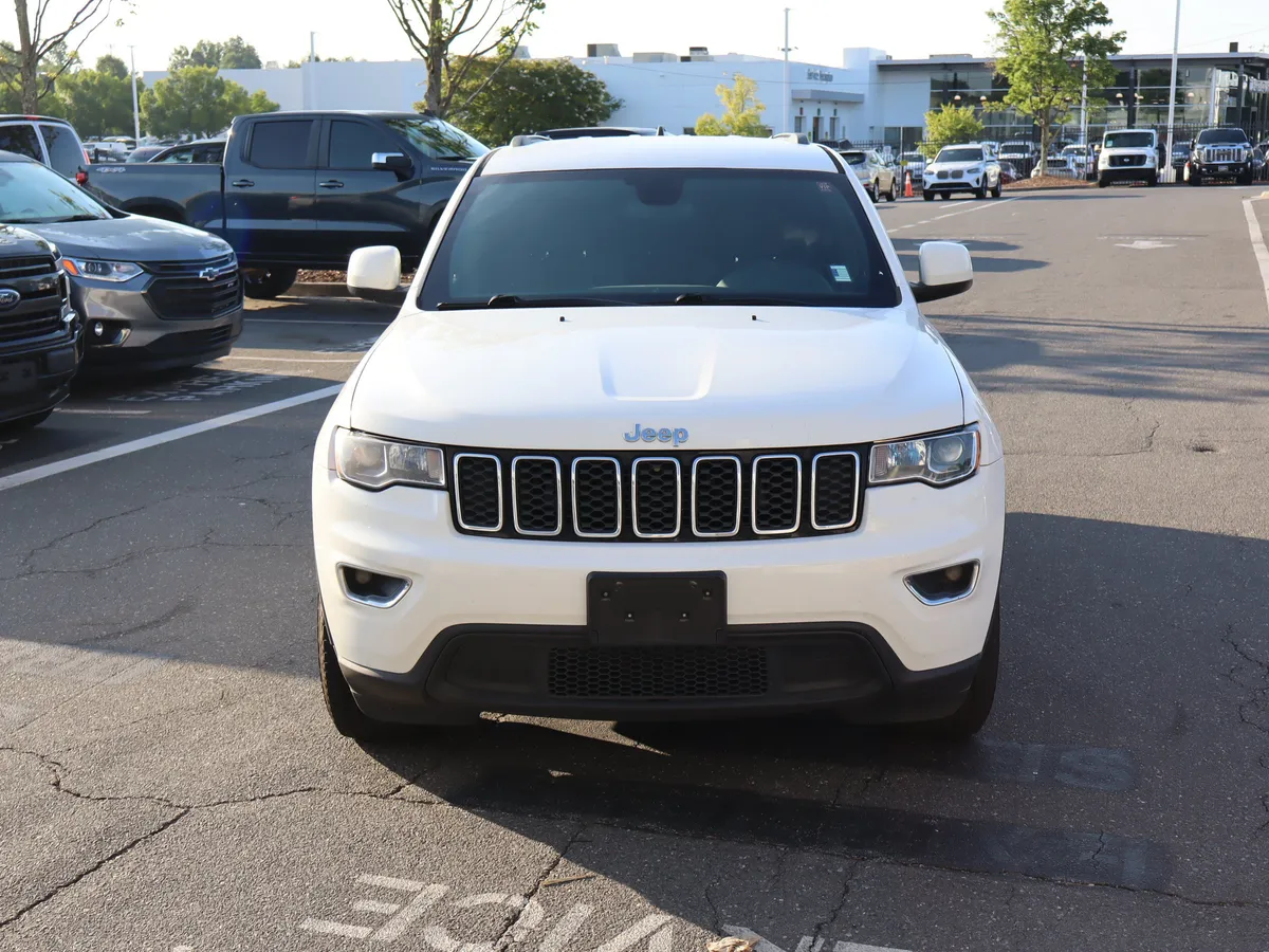 2019 Jeep Grand Cherokee Laredo E thumbnail 2