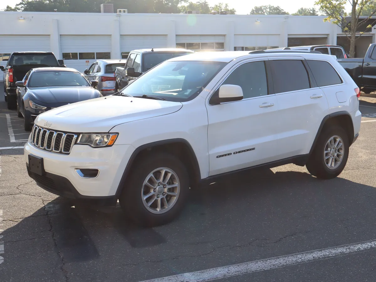 2019 Jeep Grand Cherokee Laredo E thumbnail 4