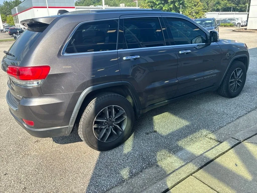2019 Jeep Grand Cherokee Limited thumbnail 3