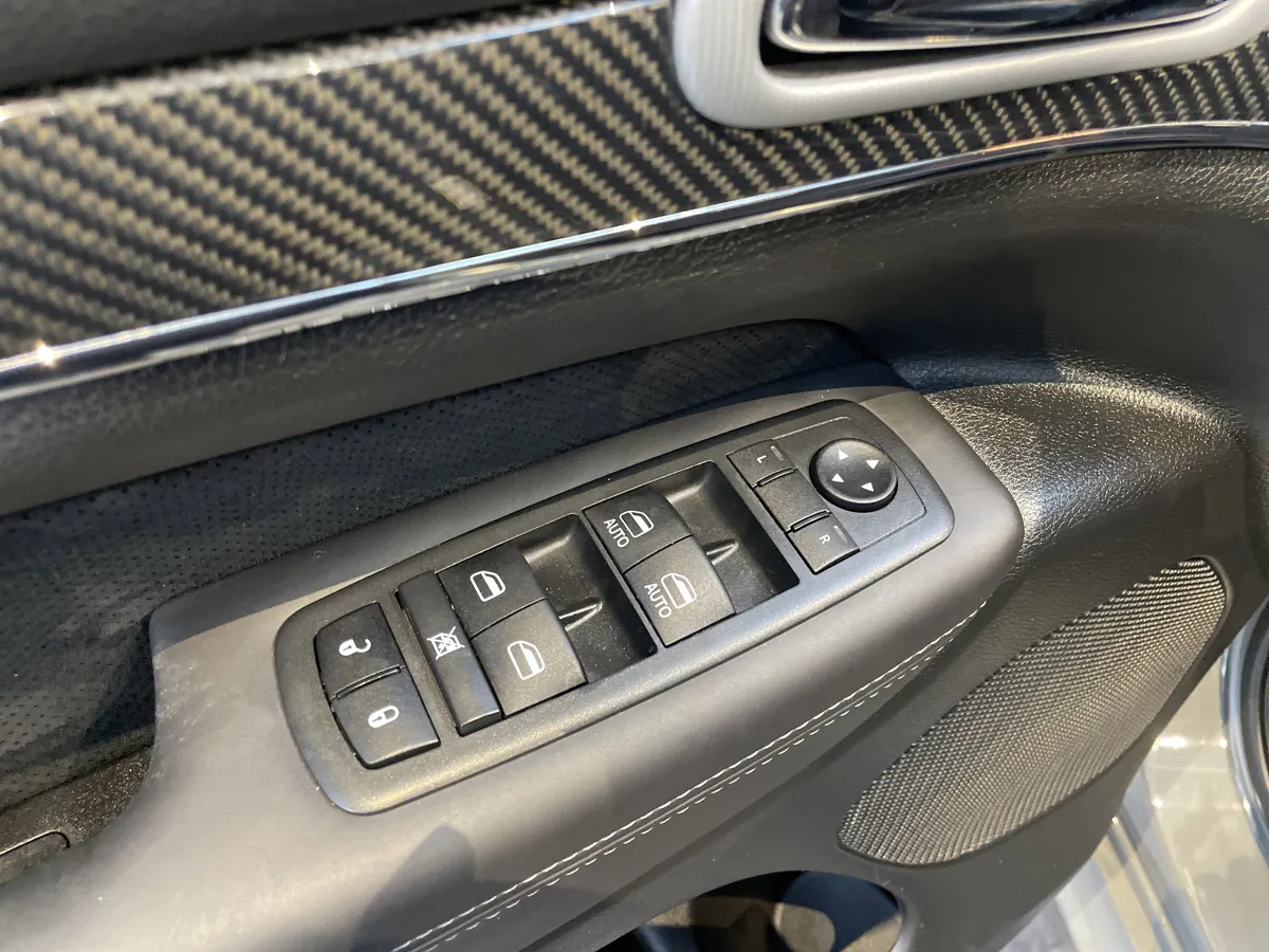2019 Jeep Grand Cherokee SRT thumbnail 15
