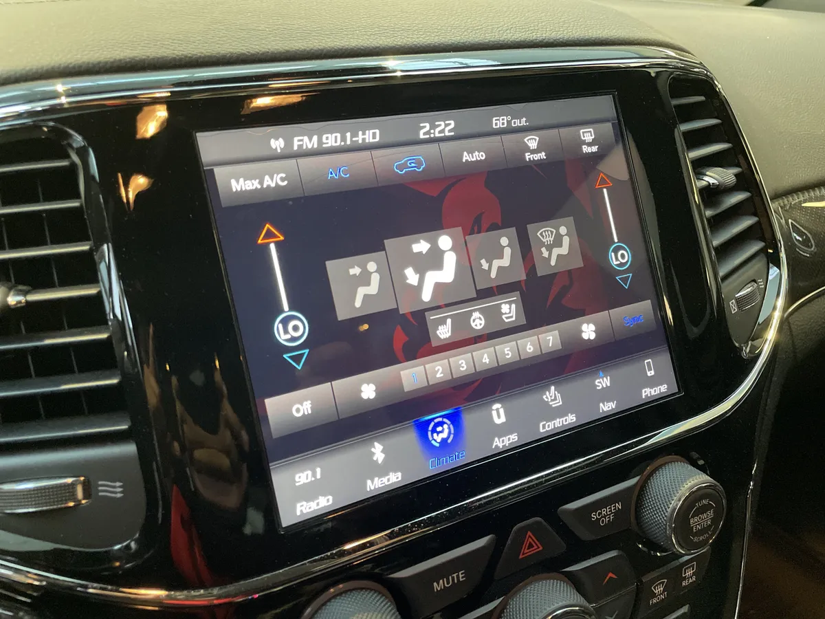 2019 Jeep Grand Cherokee SRT thumbnail 25