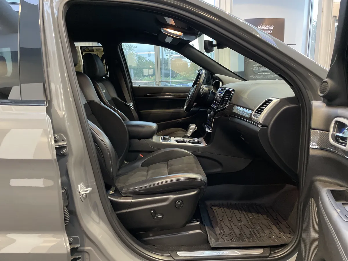 2019 Jeep Grand Cherokee SRT thumbnail 36