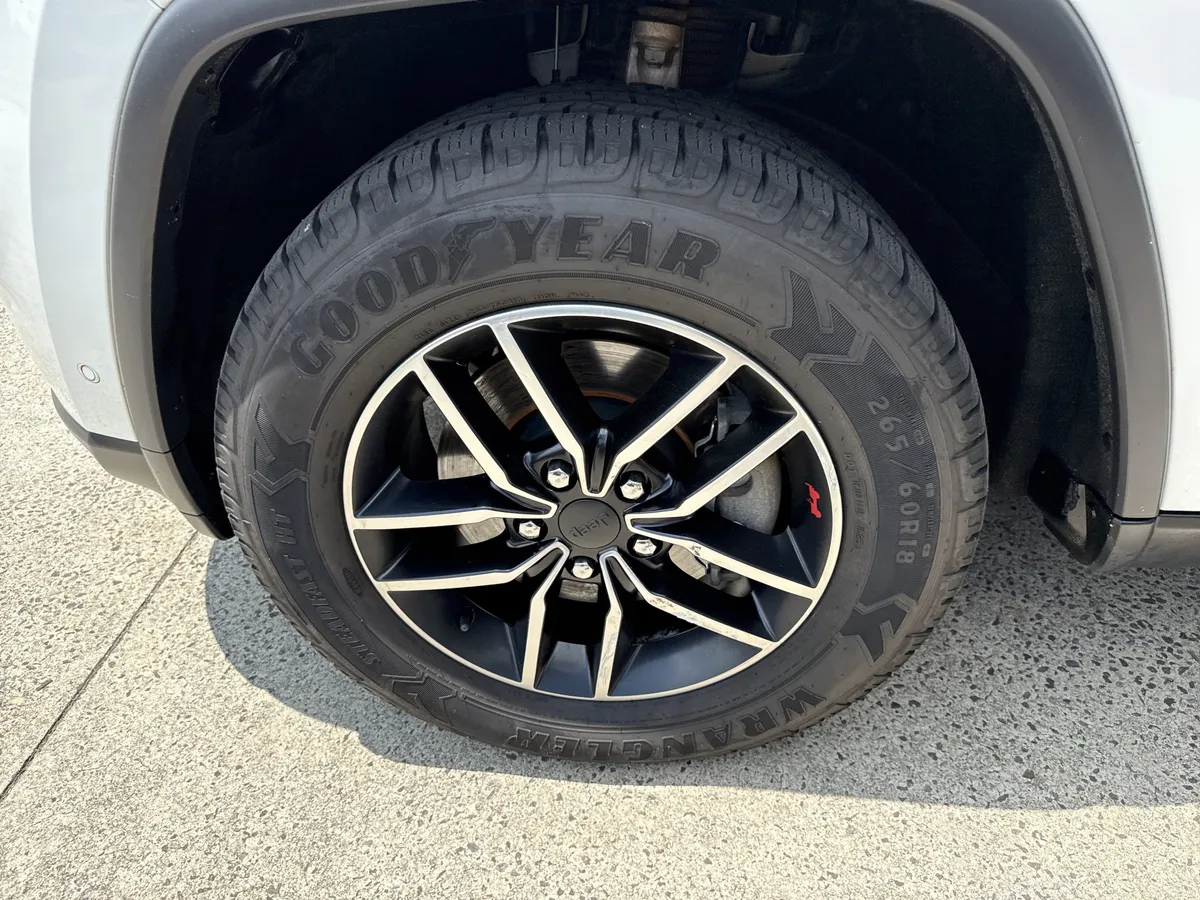 2019 Jeep Grand Cherokee Trailhawk thumbnail 11