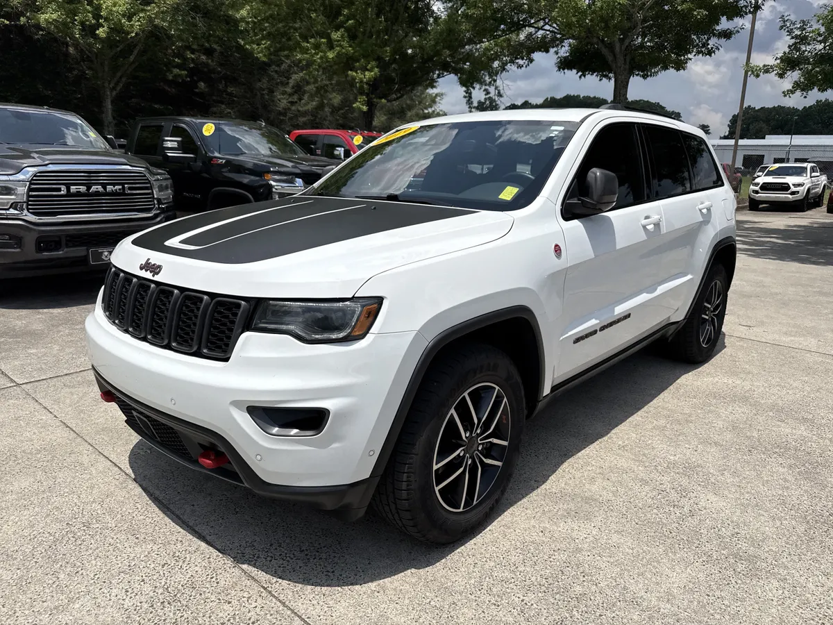 2019 Jeep Grand Cherokee Trailhawk thumbnail 3