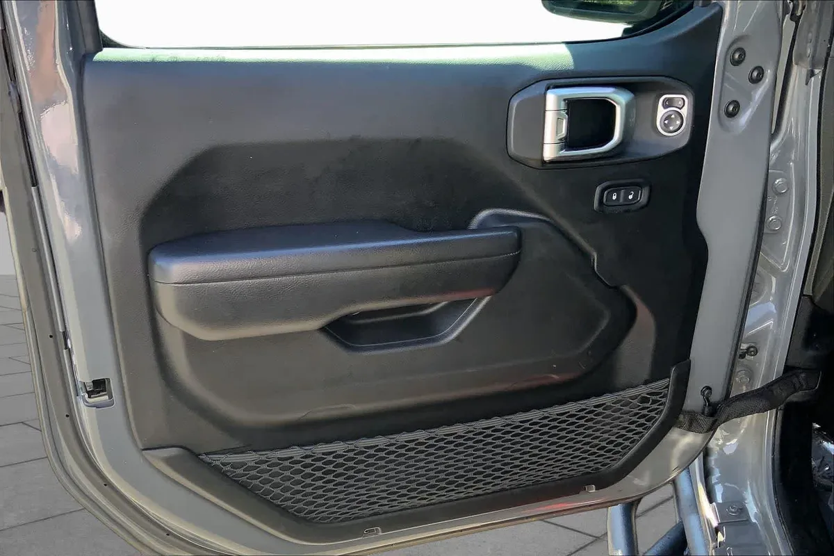 2019 Jeep Wrangler Sport S thumbnail 19