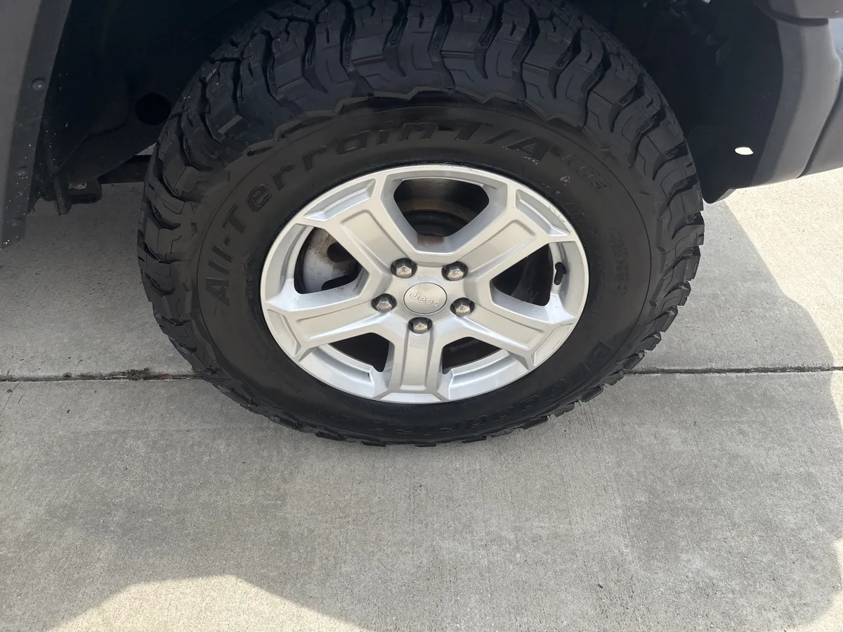 2019 Jeep Wrangler Sport S thumbnail 12