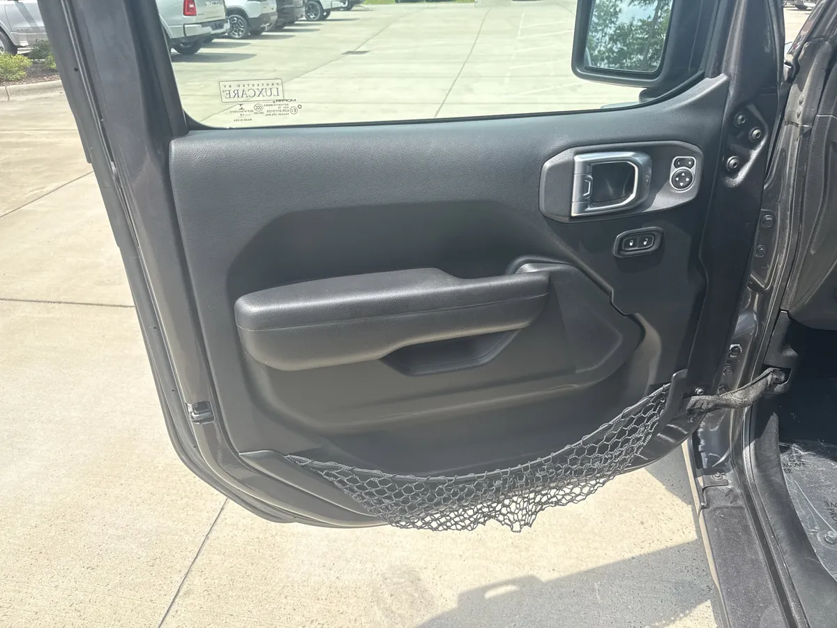 2019 Jeep Wrangler Sport S thumbnail 13