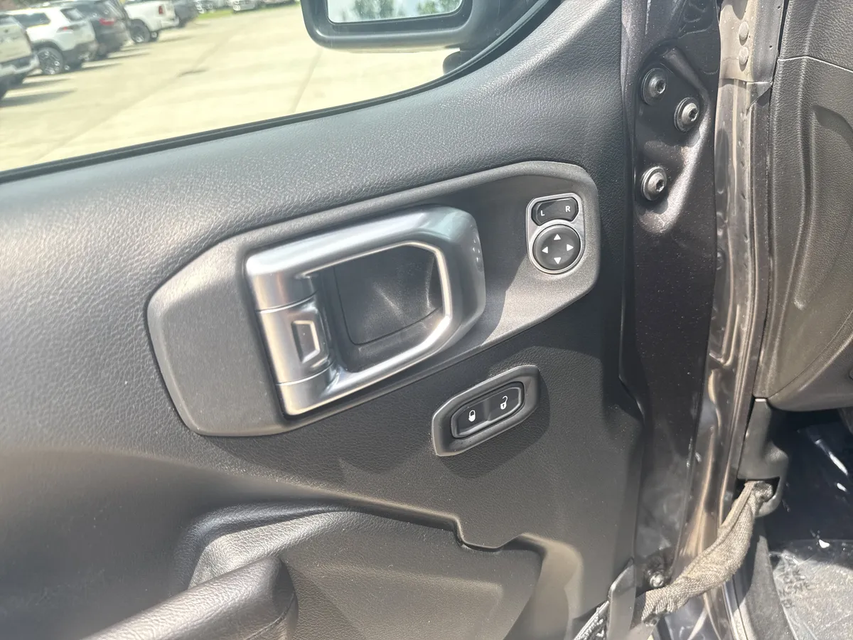 2019 Jeep Wrangler Sport S thumbnail 14