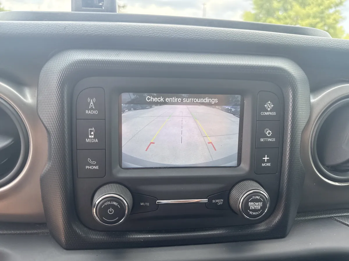 2019 Jeep Wrangler Sport S thumbnail 23